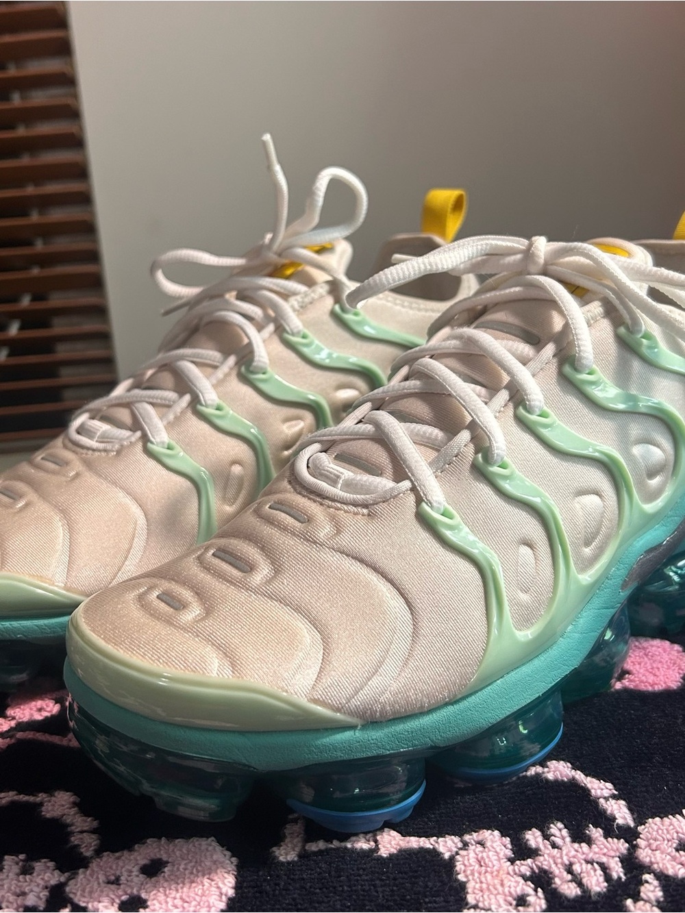 Nike Women's Vapor Max Cream Sneakers with Teal Midsole and Yellow Heel Tabs - Picture 4 of 5